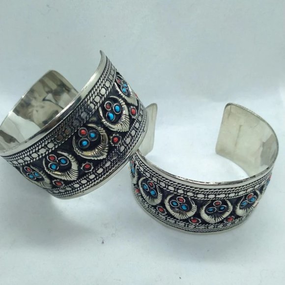 Single Afghan Turquoise & Red Bead Cuff: Kuchi Tribal Bracelet - Picture 3 of 6